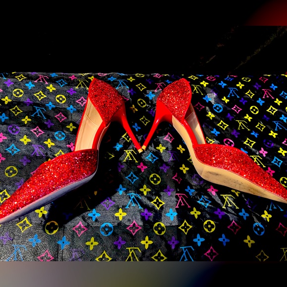 Women’s Fashion Closed Toe Pumps - Picture 3 of 5